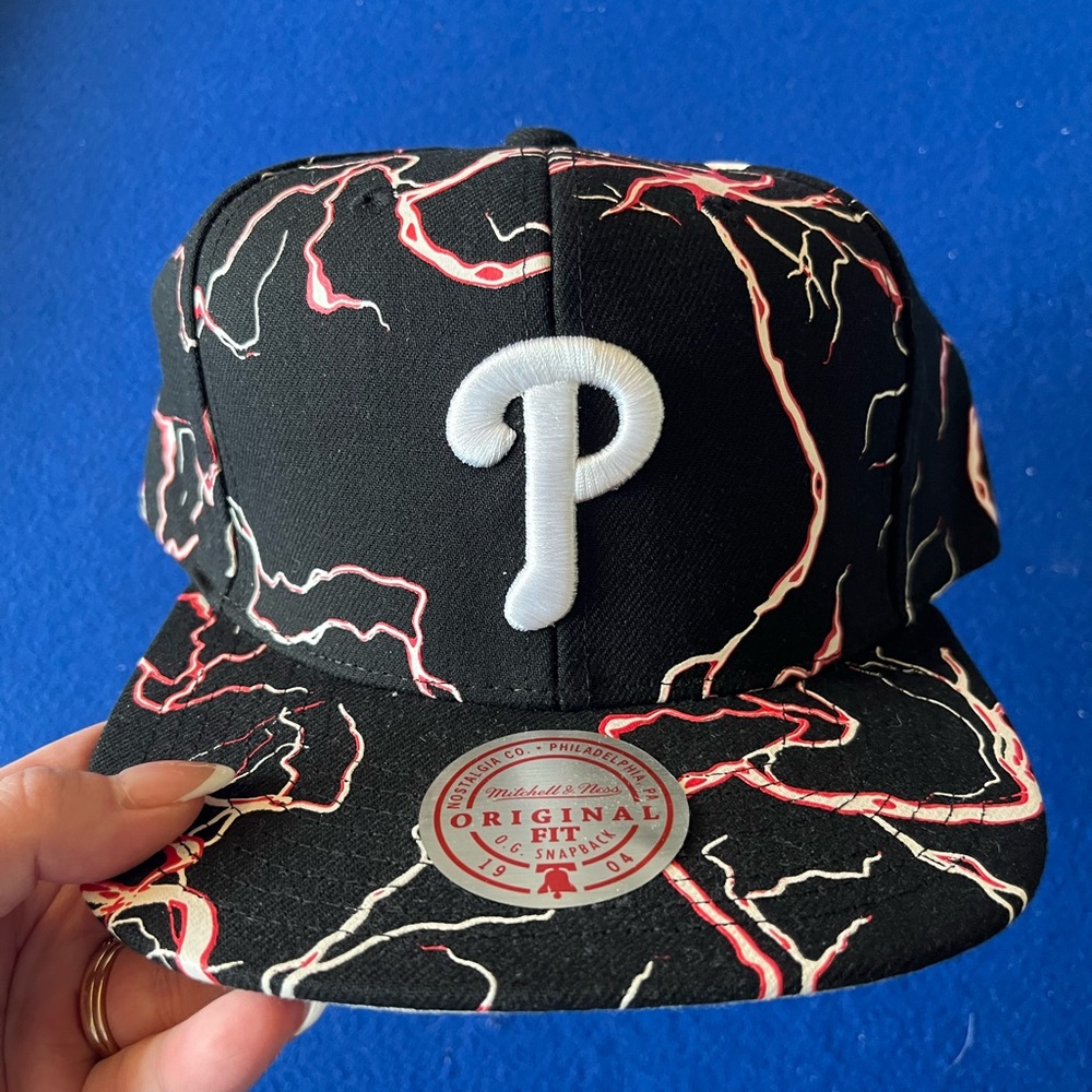 Phillies Mitchell & Ness OG SnapBack Black and Red Lightning Pattern